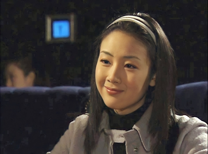 Nhân vật Lee Ja Young của Choi Ji Woo gia cảnh nghèo khó nhưng xinh đẹp, học giỏi. Gia đình cô sống ở tầng hầm trong biệt thự của bạn cùng lớp - Lee Shin Hee (Park Sun Young đóng). Bố cô làm lái xe riêng cho nghị sĩ Jung Wook - bố của Shin Hee, mẹ làm giúp việc cho nhà này. Để con gái thuận lợi đường công danh, vợ chồng nghị sĩ ép Ja Young phải thi đại học thay con gái mình. Sau nhiều biến cố, Ja Young thành đạt, nên duyên với chàng công tử Jung Hyun Woo (Ryu Shi Won). Ảnh: MBC.