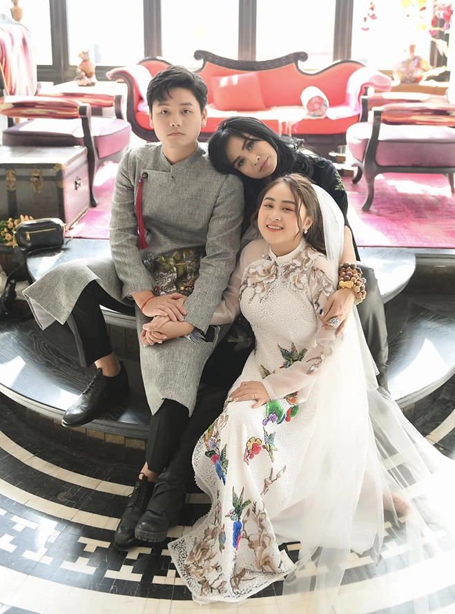 Thanh Lam bên con gái và chồng sắp cưới của Thiện Thanh. Ảnh: Facebook Doan Thanh Lam.