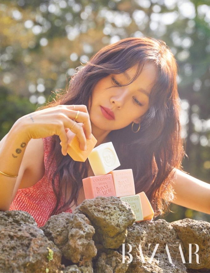 Loạt ảnh mới của Hyori được chụp tại đảo Jeju. Ảnh: Harpers Bazaar.