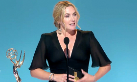 Kate Winslet thắng Emmy 2021