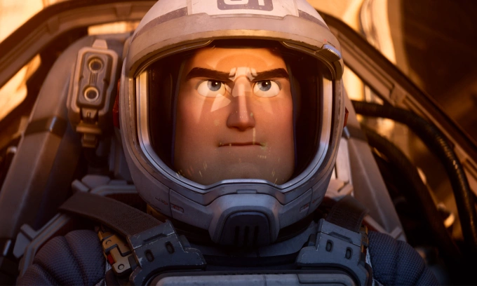 Buzz Lightyear (Chris Evans lồng tiếng) trong bộ phim riêng. Ảnh: Disney