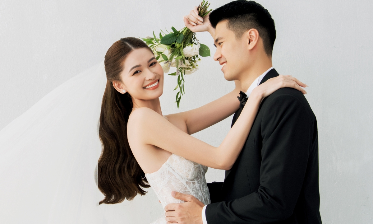 Á hậu Thùy Dung tung ảnh cưới