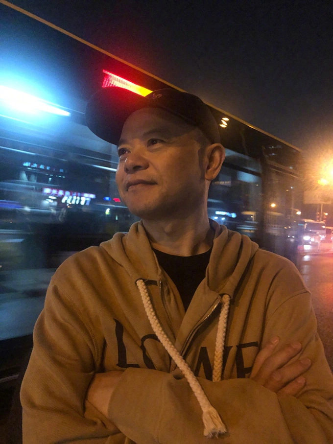 Doanh nhân Hoàng Trung Đông, cha của Hoàng Tử Thao. Ảnh: Sina