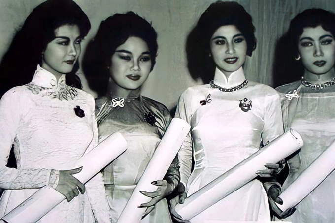 Từ trái qua: bốn giọng ca đoạt giải Thanh Tâm ở các năm đầu, gồm nghệ sĩ Thanh Nga (1958), Ngọc Giàu (1960), Lan Chi (1959), Bích Sơn (1960).