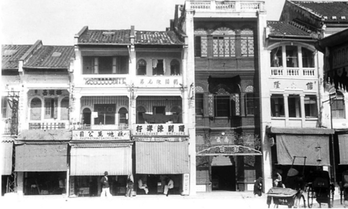 Một số tiệm bán vải của người Ấn tại Rue des Jardins (nay là đường Nguyễn Thi, quận 5) - khu vực buôn bán sầm uất của Chợ Lớn xưa.