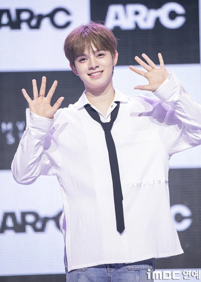 Ngoại hình của KIEN được khen điển trai trong nhóm nhạc. ẢNh: iMBC