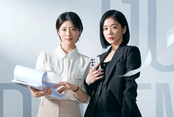 Luật sư Cha (phải) và Yu Ri kiên trì tháo gỡ, giải quyết các án ly hôn. Ảnh: KBS