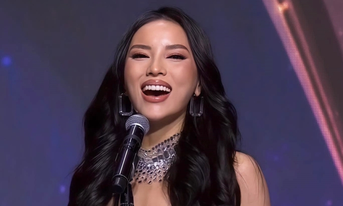 Kỳ Duyên xuất hiện rạng rỡ ở phần chào đầu chương trình. Ảnh: MU