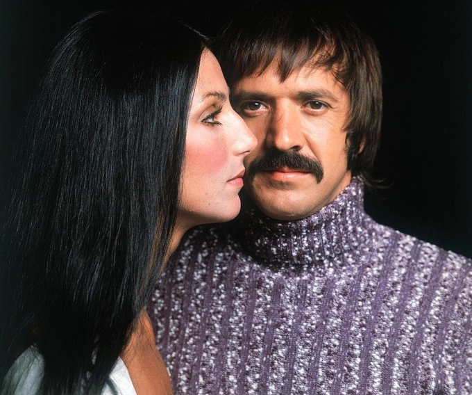 Ca sĩ Cher và người chồng đầu tiên - Sonny Bono. Ảnh: Bettmann Archive