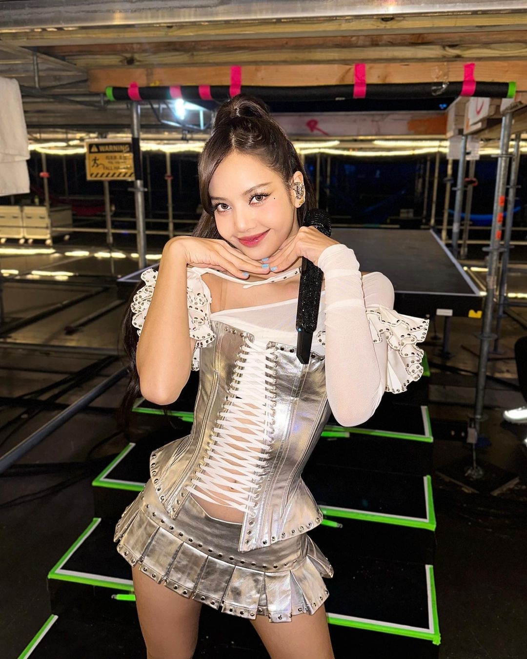 Blackpink's Lisa embraces mini-bottoms in bold stage fashion - VnExpress International Blackpink's Lisa embraces mini-bottoms in bold stage fashion - VnExpress International