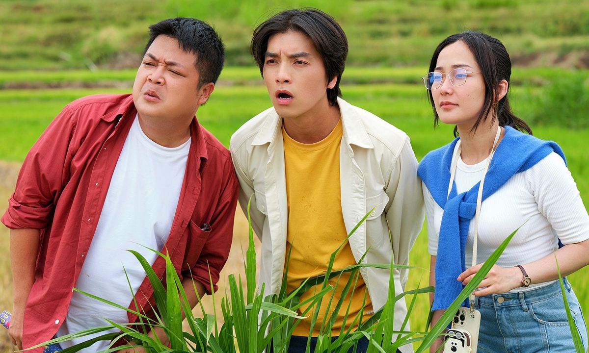'Kính vạn hoa' - hình ảnh mới, kịch bản gượng ép