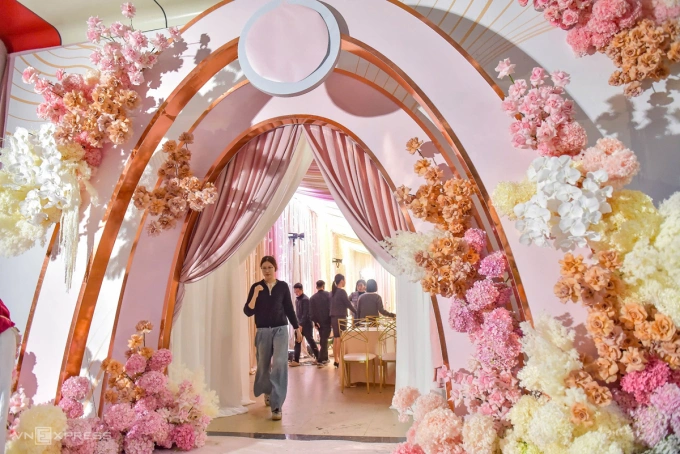 Không gian lễ vu quy tại nhà cô dâu ở TP Thanh Hóa, chiều 14/1. Ảnh: Lam Sơn