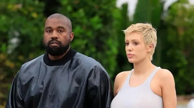 Kanye West và Bianca Censori ở Tokyo năm 2023. Ảnh: GC Images