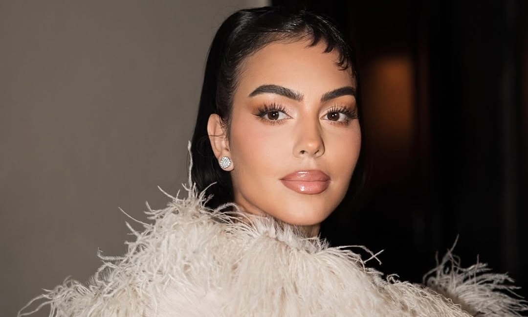 Bạn gái Ronaldo chưng diện ở Paris Fashion Week