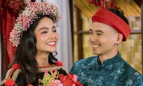 H'Hen Nie làm lễ cưới
