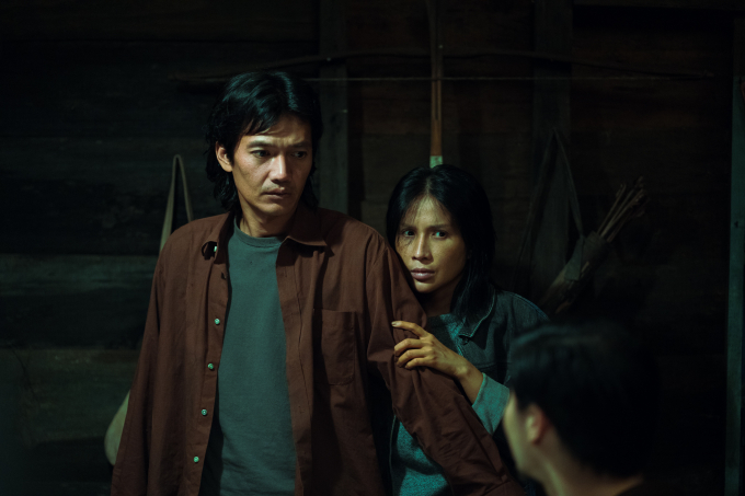 Quang Tuấn, Khả Như đóng cặp trong phim Quỷ nhập tràng. Ảnh: Đoàn phim cung cấp