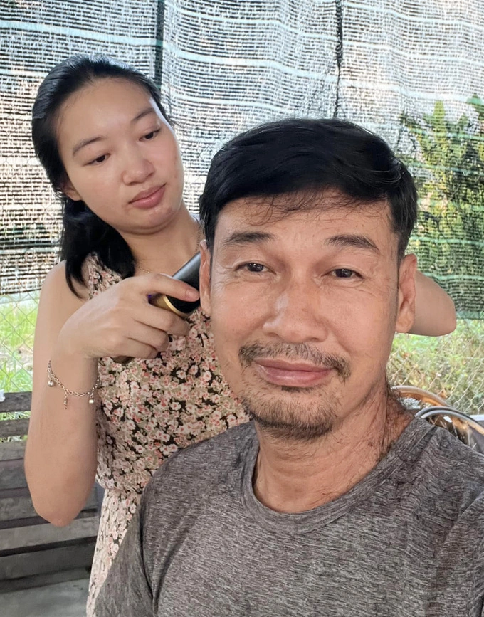Tiết Cương về quê thăm vợ cuối năm ngoái. Ảnh: Nhân vật cung cấp