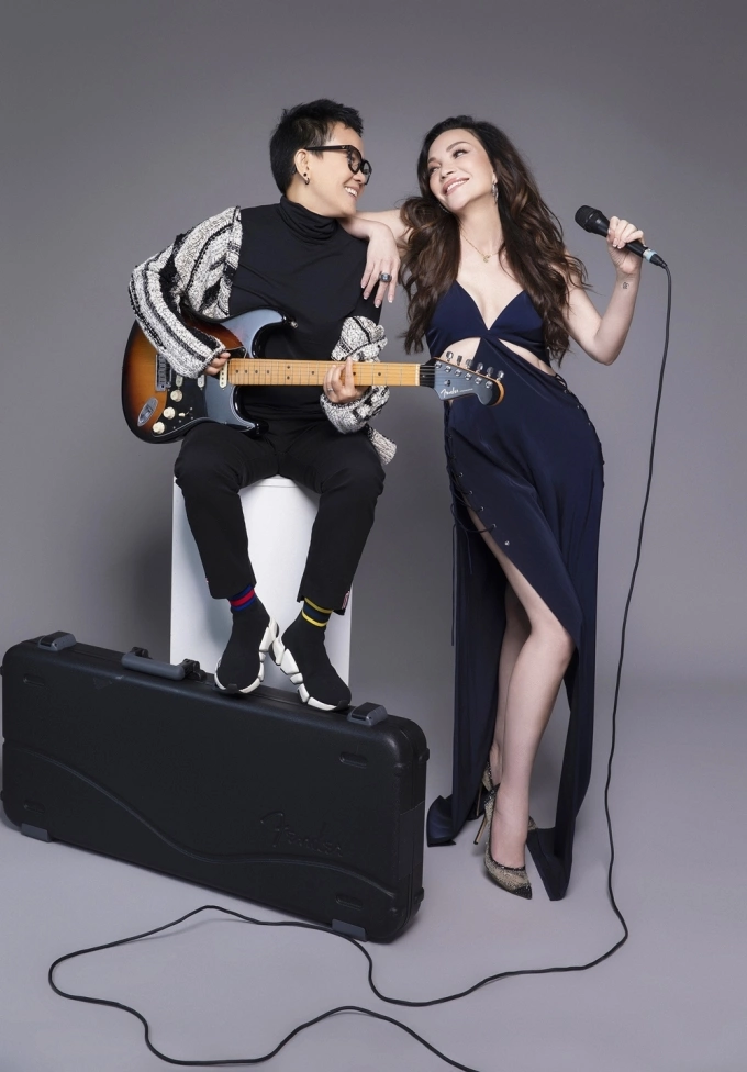 Ca sĩ Thanh Hà bên Phương Uyên trong bộ ảnh chụp quảng bá cho album. Ảnh: Nhân vật cung cấp