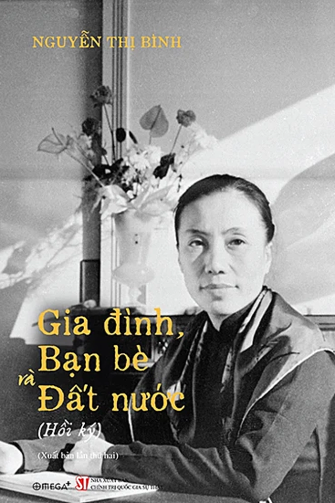 Hồi ký Gia đình, bạn bè và đất nước, sách 268 trang. Ảnh: Omega
