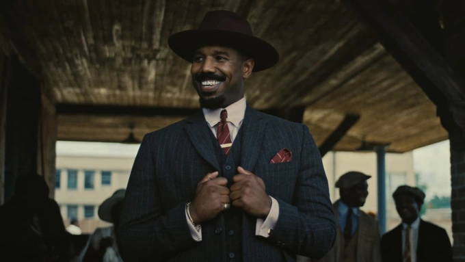 Tạo hình của Michael B. Jordan trong phim Sinners. Ảnh: Warner Bros.