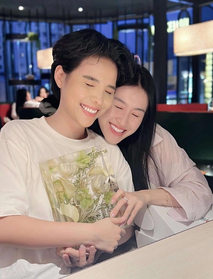 Vũ Cát Tường và vũ công Thu Trang (phải) tận hưởng hạnh phúc khi về chung nhà. Ảnh: Nhân vật cung cấp