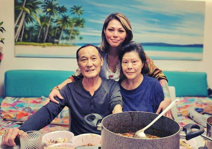 Vợ chồng Trần Huệ Mẫn và con gái. Ảnh: HK01