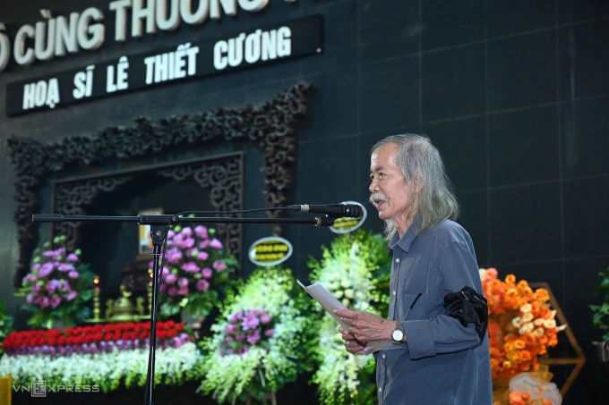 Ông Lương Xuân Đoàn - Chủ tịch Hội Mỹ thuật Việt Nam - đọc điếu văn.