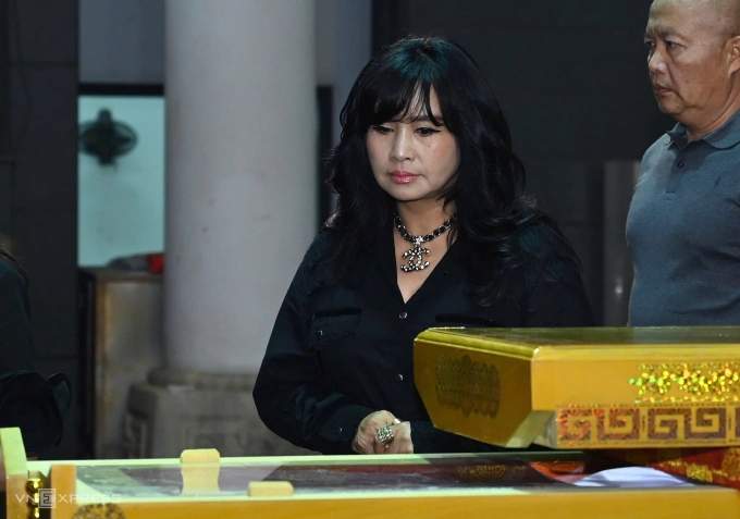 Ca sĩ Thanh Lam và chồng - bác sĩ Tiến Hùng - từng có dịp đến nhà họa sĩ Lê Thiết Cương, nói chuyện về hội họa và Phật pháp, thiền định.