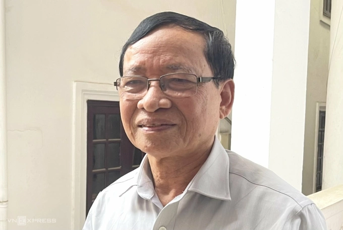 Nhà thơ Vũ Ngọc Thư ở buổi trao giải. Ông 81 tuổi, sinh ra và lớn lên ở tỉnh Hải Dương, nay là TP Hải Phòng. Ông đã ra mắt các tập thơ Lắng đọng thời gian, Lá nhặt, Tiếng mưa, Mùa trăng cháy, Lục bát cõng mưa, Xương rồng không gai. Nhà thơ từng nhận giải ba Thơ lục bát do Tạp chí Văn nghệ quân đội tổ chức năm 2010, giải nhì cuộc thi sáng tác Đất và người Hải Dương năm 2016.
