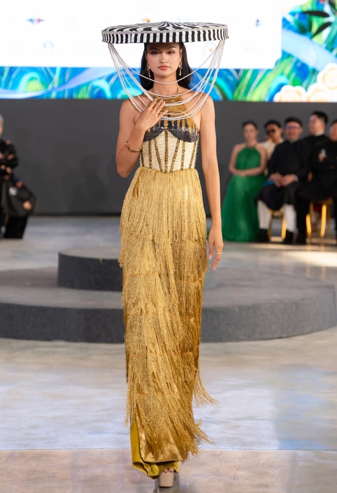 Hoa hậu, á hậu catwalk với áo dài tại Lễ hội di sản áo dài - 12