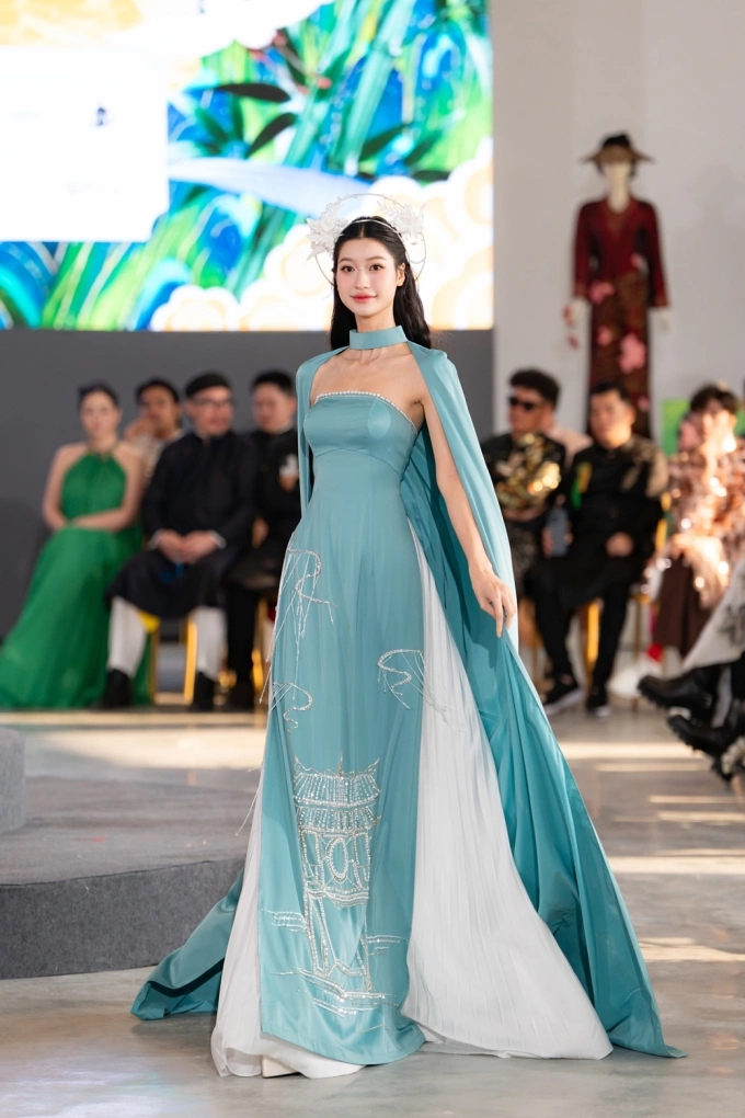 Hoa hậu, á hậu catwalk với áo dài tại Lễ hội di sản áo dài - 16