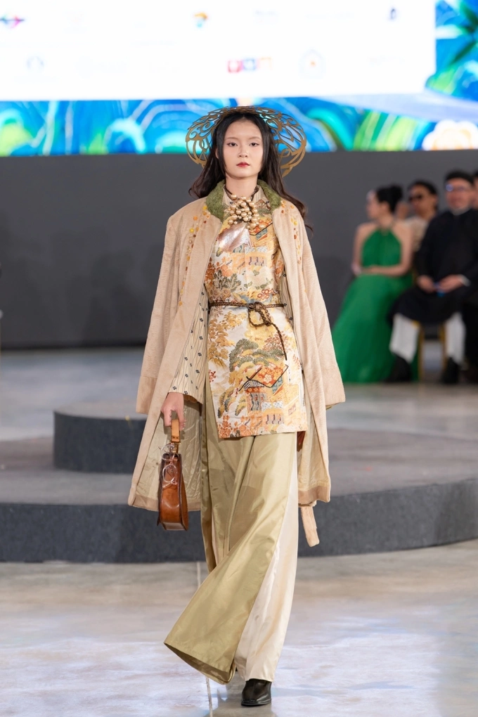 Hoa hậu, á hậu catwalk với áo dài tại Lễ hội di sản áo dài - 17