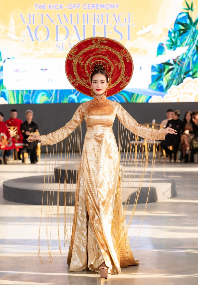 Hoa hậu, á hậu catwalk với áo dài tại Lễ hội di sản áo dài - 2
