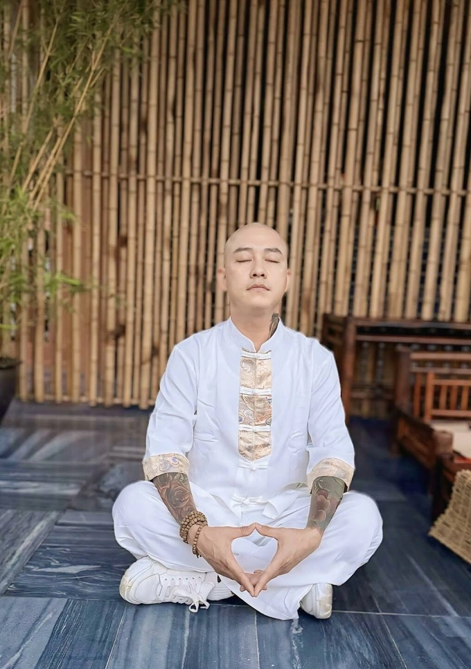 Ca sĩ Tuấn Hưng sau khi xuống tóc. Ảnh: Nhân vật cung cấp