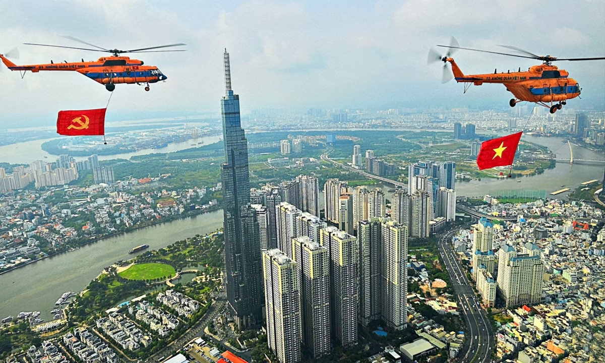 Nguyễn Á ra sách ảnh '50 năm sức mạnh Việt Nam'