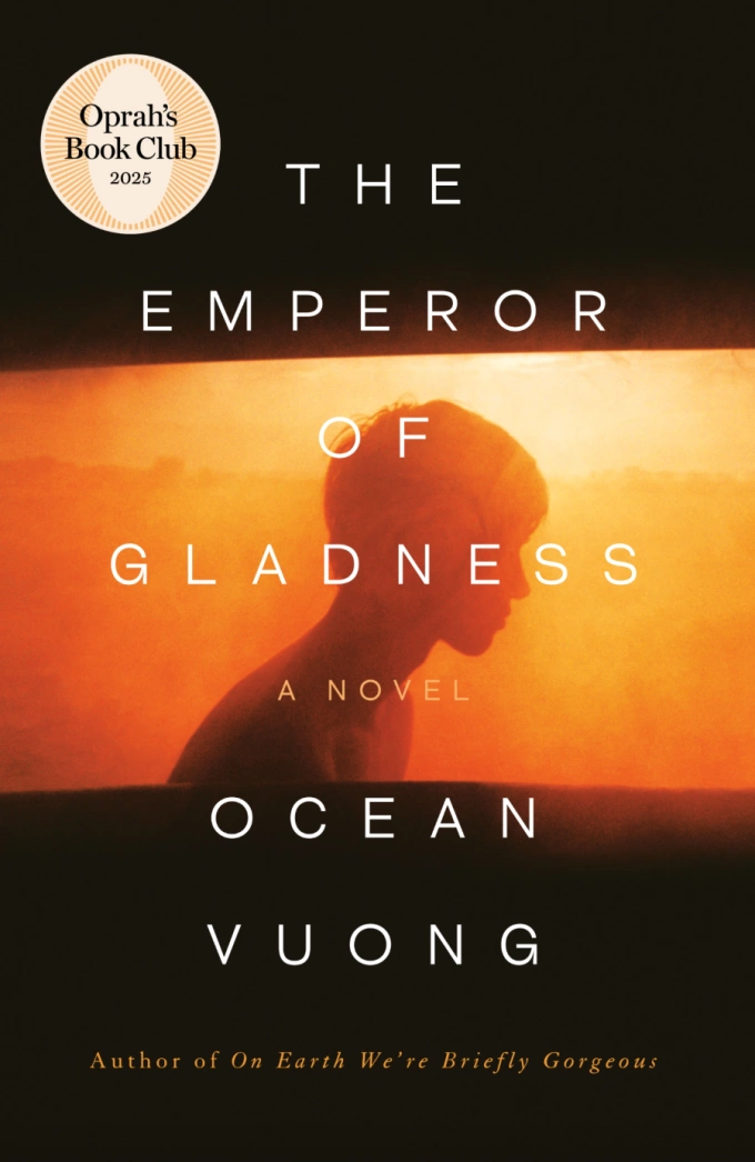 Bìa The Emperor of Gladness của Ocean Vuong, phát hành tại Mỹ ngày 13/5. Theo đại diện Nhã Nam - đơn vị phát hành, ấn phẩm sẽ ra mắt bản tiếng Việt vào tháng 8, do Khánh Nguyên dịch. Ảnh: Penguin Press