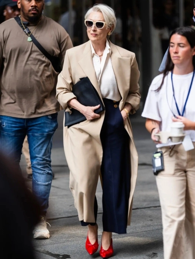 Meryl Streep mặc sơ mi của một thương hiệu Việt khi quay phim
