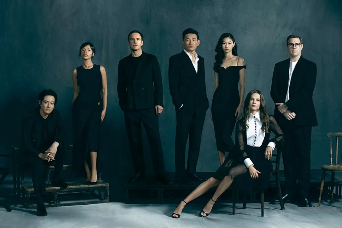 Dàn diễn viên phim Hope, Hwang Jung Min đứng thứ tư từ phải qua. Ảnh: Plus M Entertainment