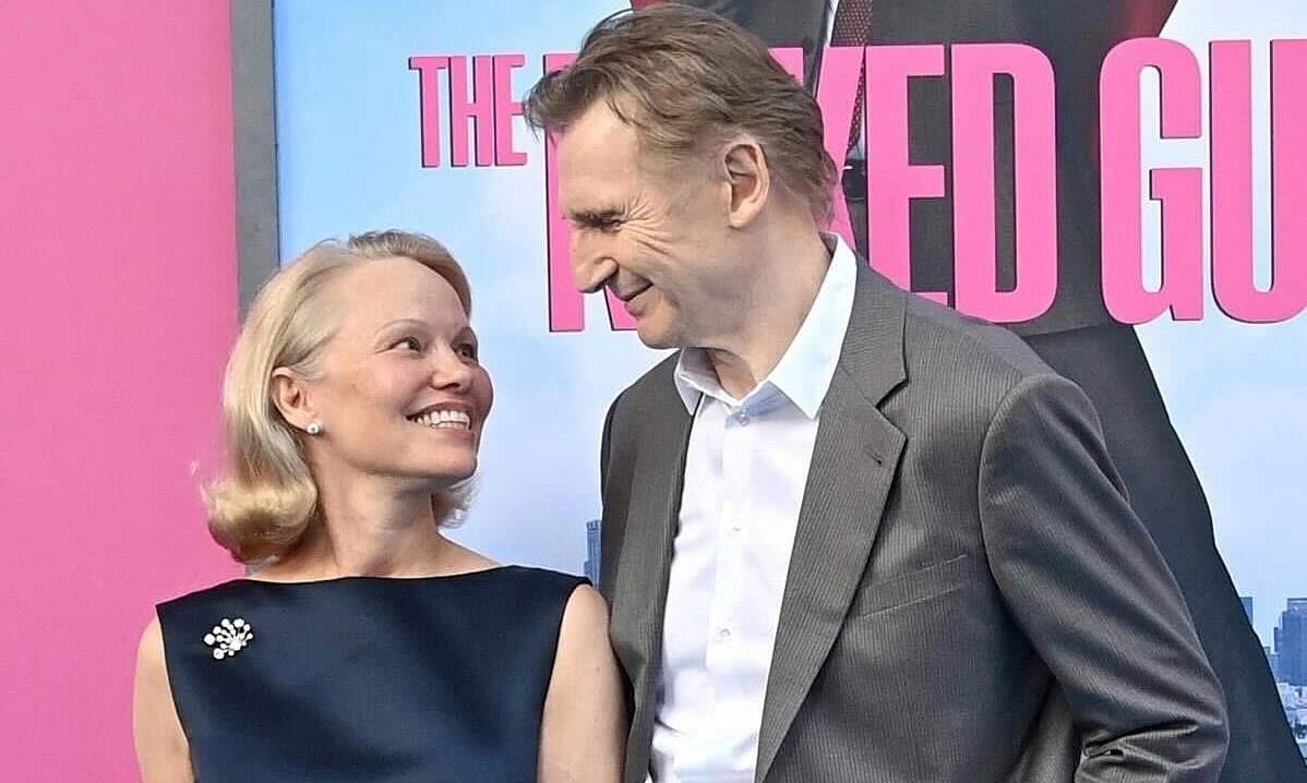 Pamela Anderson hẹn hò Liam Neeson