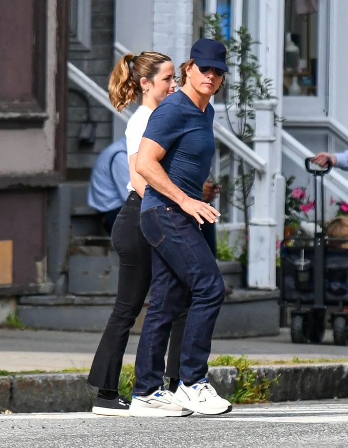 Tom Cruise và Ana des Armas tại thị trấn Woodstock (Mỹ). Ảnh: The Image Direct