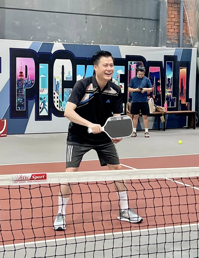 Ca sĩ Quang Dũng chơi pickleball. Ảnh: Nhân vật cung cấp