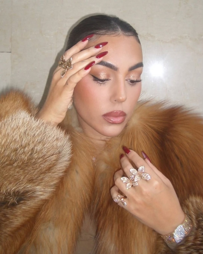 Georgina Rodriguez đeo bộ nhẫn đắt đỏ của