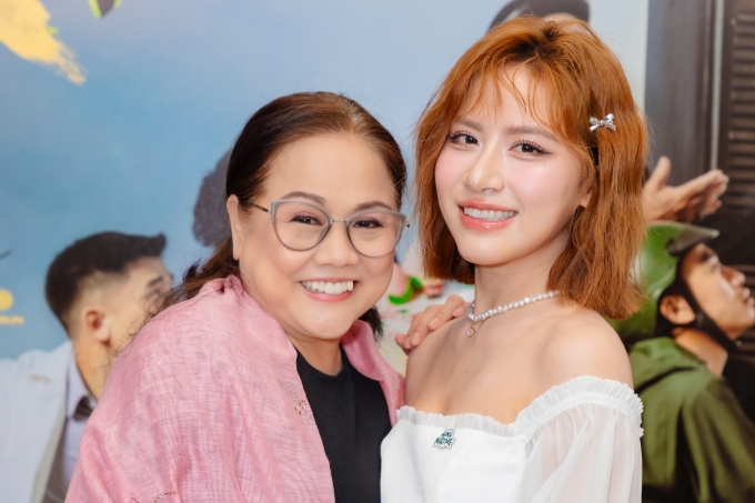 Tín Nguyễn bên diễn viên chính - nghệ sĩ Ái Như - ở buổi giới thiệu tác phẩm. Ảnh: Thanh Huyền