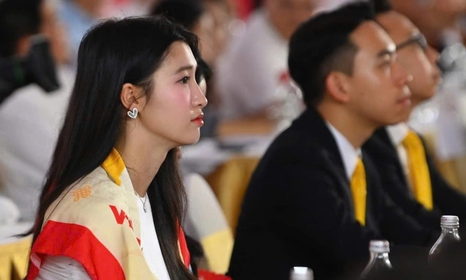 Lần hiếm hoi Á hậu Phương Nhi (trái) dự sự kiện sau lễ ăn hỏi đầu năm. Ảnh: Hoàng An