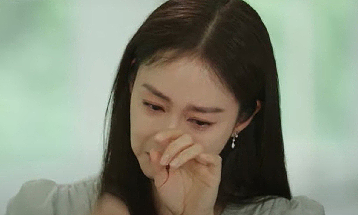 Kim Tae Hee khóc vì áp lực làm mẹ