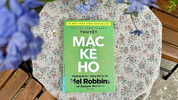 Thuyết mặc kệ họ bản Việt do dịch giả Rô Man chuyển ngữ, nhà xuất bản Dân Trí liên kết First News phát hành tháng 8. Ảnh: First News