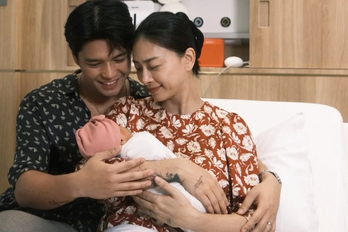 Khoảnh khắc Ngô Thanh Vân, Huy Trần đón con đầu lòng. Ảnh: Nhân vật cung cấp