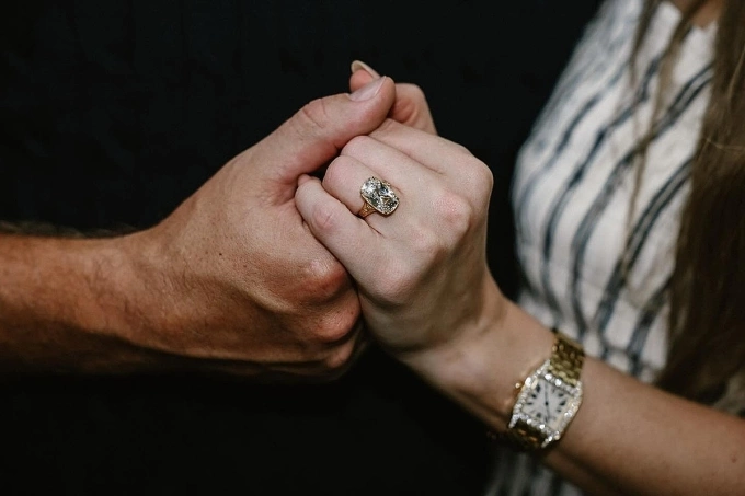 Nhẫn cưới của Taylor Swift được cắt theo kiểu Old Mine brilliant cut theo kiểu cổ điển. Ảnh: Instagram/ Taylor Swift
