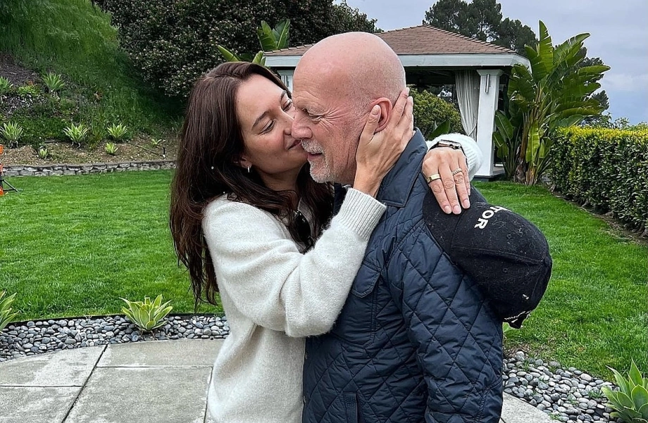 Vợ Bruce Willis kể chuyện chăm chồng bệnh tật - Báo VnExpress Giải trí