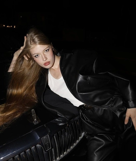 Nhan sắc con gái chuyển giới của tỷ phú Elon Musk - Báo VnExpress Giải trí